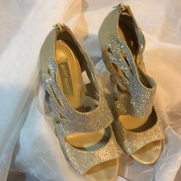 Shoes - Picture 2 of 3